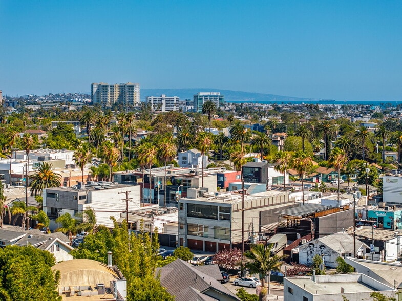 More Photos Of 1315-1317 Abbot Kinney Blvd, Venice Storefront For Sale