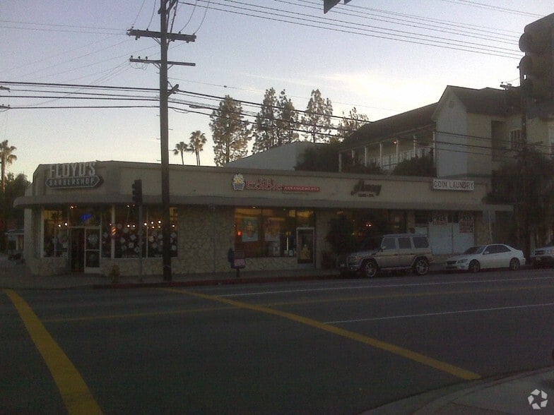 More Photos Of 11700-11704 Moorpark St, Studio City Storefront For Lease
