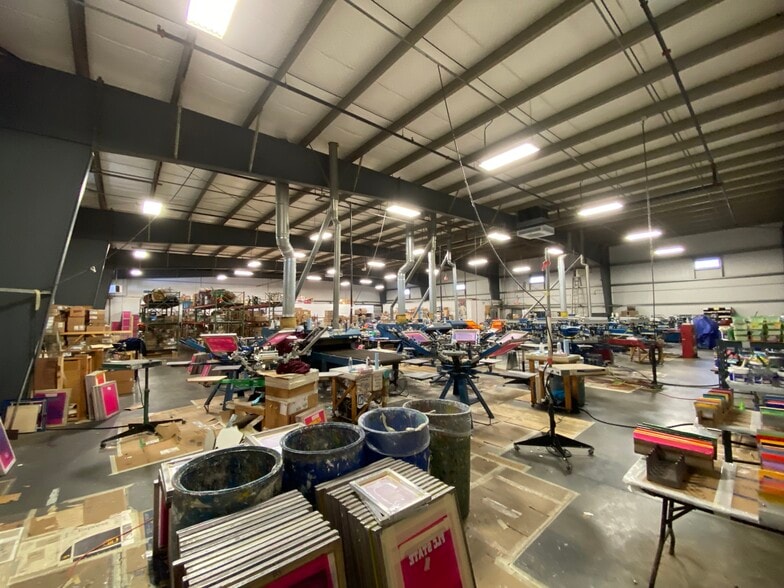 More Photos Of 164 Railroad Dr, Warminster Warehouse For Lease