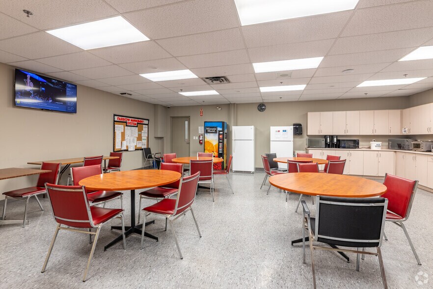 More Photos Of 475 Admiral Blvd, Mississauga Warehouse For Lease