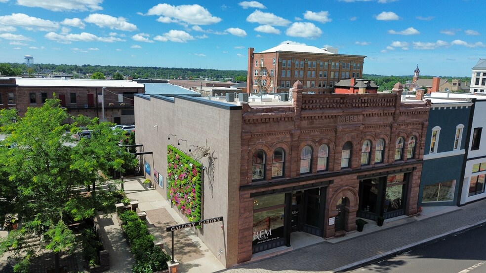 More Photos Of 125 E Main St, Marshalltown Storefront For Sale