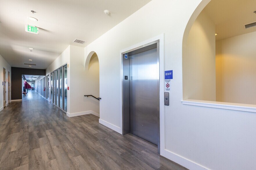 More Photos Of 8465 Old Redwood Hwy, Windsor Freestanding For Lease