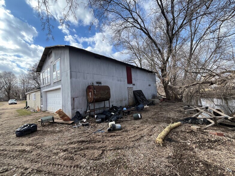 More Photos Of N3830 River Rd, Columbus Light Manufacturing For Sale