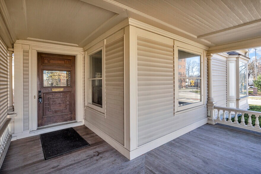 More Photos Of 601 S Jackson St, Jackson Office For Sale