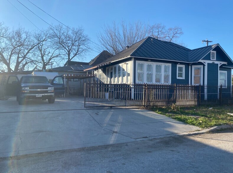 More Photos Of 1502 Buena Vista Rd, San Antonio Loft Creative Space For Sale