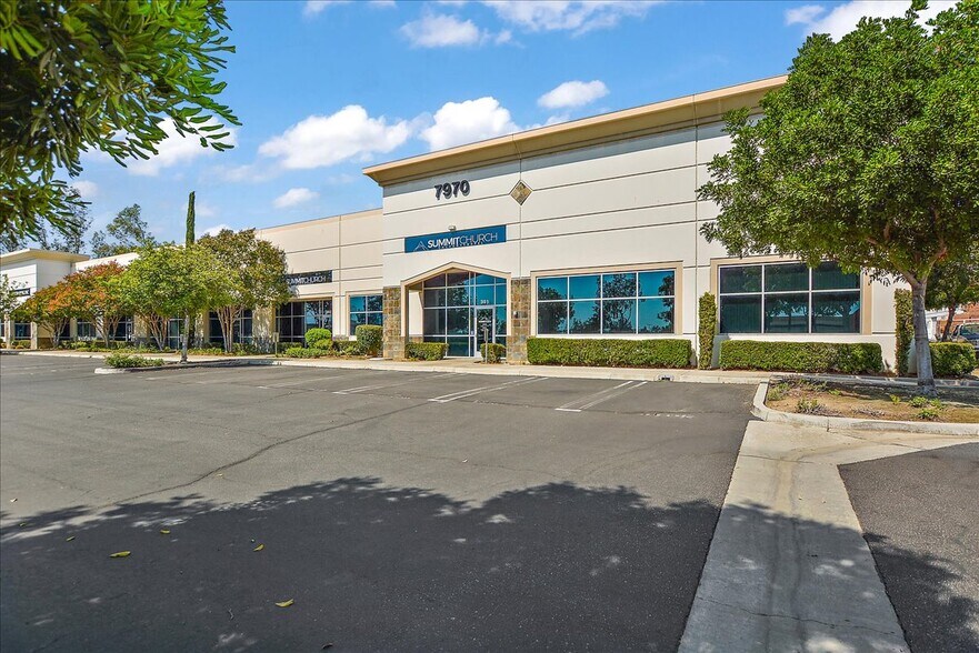 More Photos Of 7970 Cherry Ave, Fontana Showroom For Lease