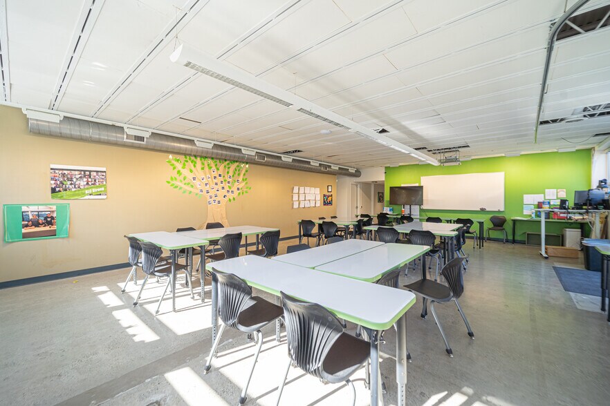More Photos Of 409-411 Manville Rd, Pleasantville Medical For Lease