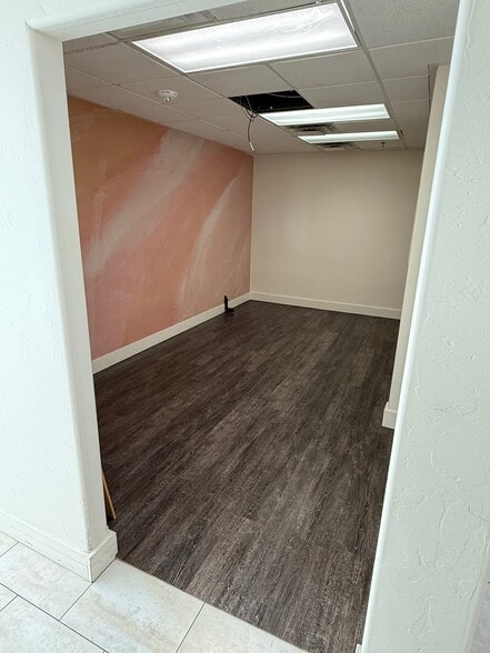 More Photos Of 537 W University Pky, Orem Freestanding For Lease