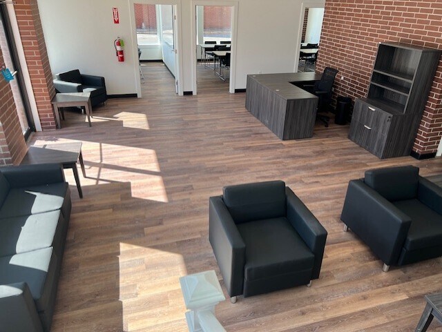 More Photos Of 127 W Main St, Ardmore Office For Sale