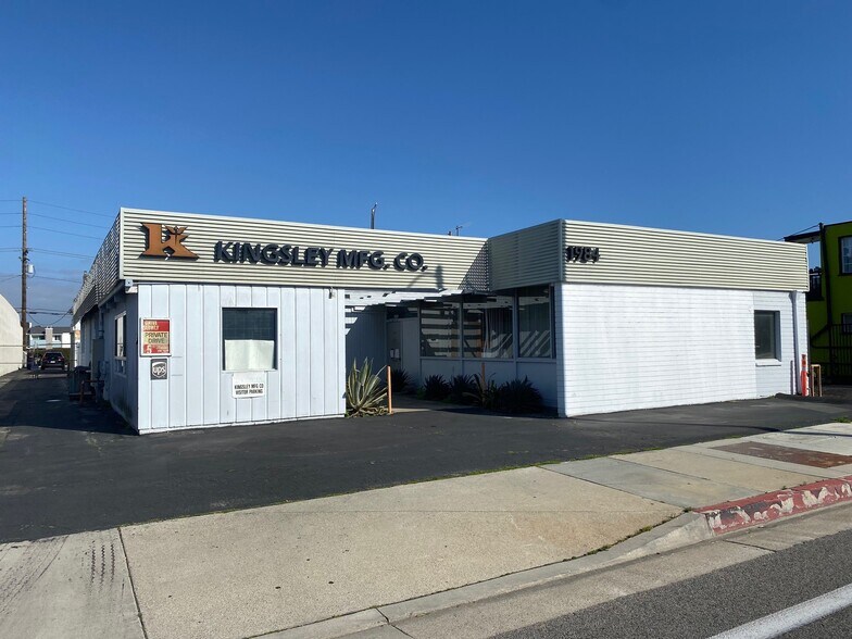 More Photos Of 1984 Placentia Ave, Costa Mesa Manufacturing For Sale
