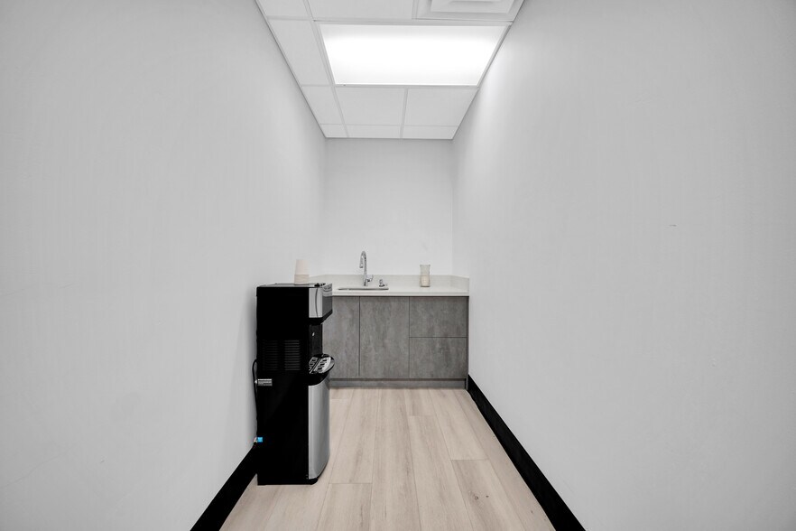 More Photos Of 4045 E Union Hills Dr, Phoenix Medical For Lease