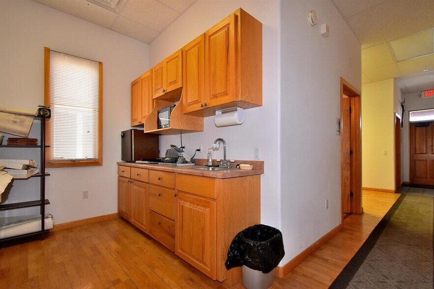 More Photos Of 5 Caliente Rd, Santa Fe Office For Sale