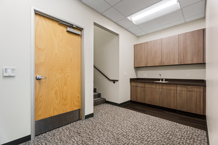 More Photos Of 3145 Tiger Run Ct, Carlsbad Research And Development For Lease