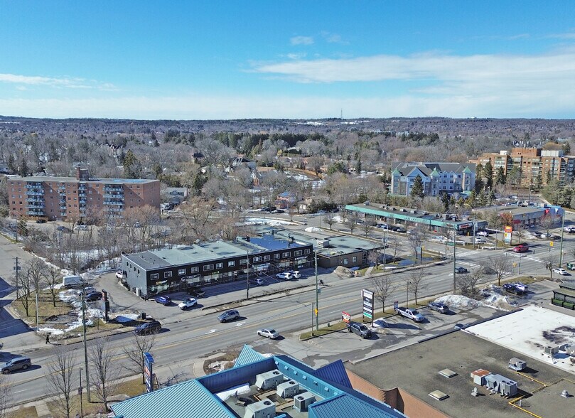 More Photos Of 14810 Yonge St, Aurora Storefront Retail Residential For Sale