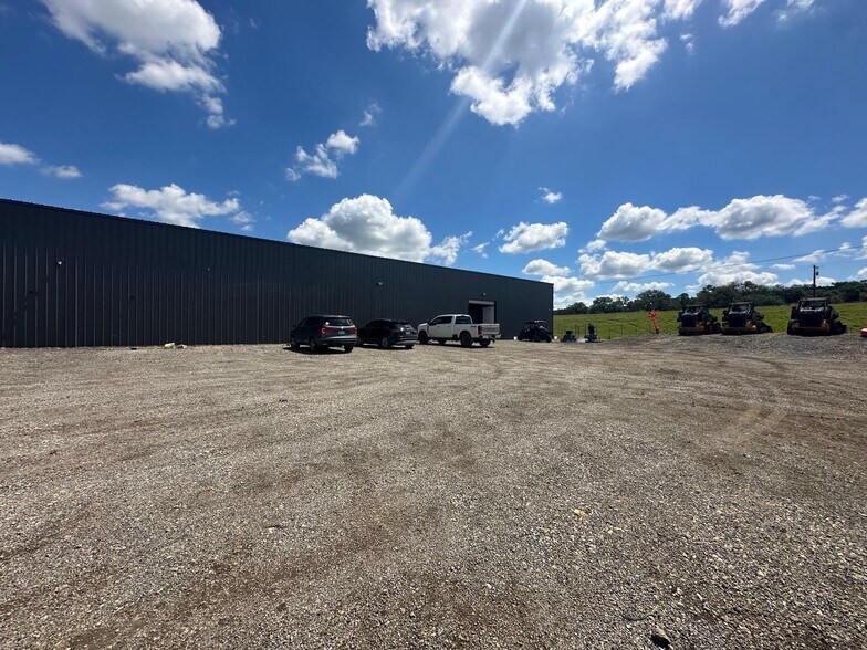 More Photos Of 6301 Us Highway 281 N, Spring Branch Light Distribution For Lease