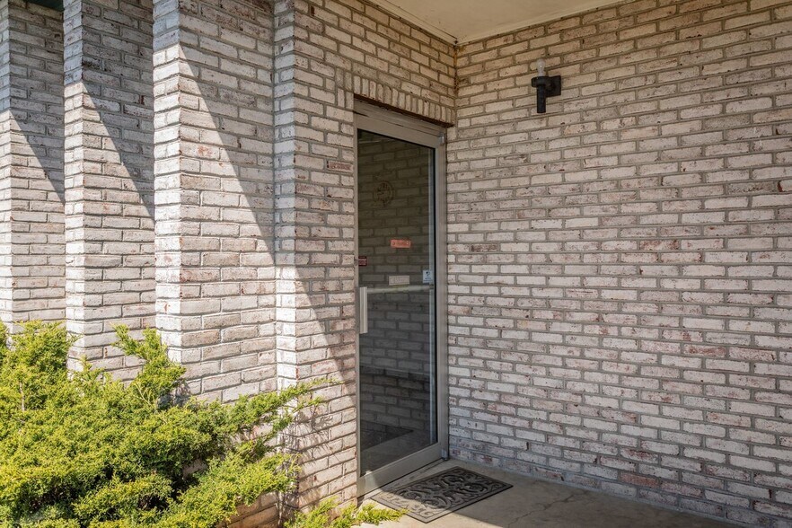 More Photos Of 52 Mid Valley Ln, Verona Warehouse For Sale