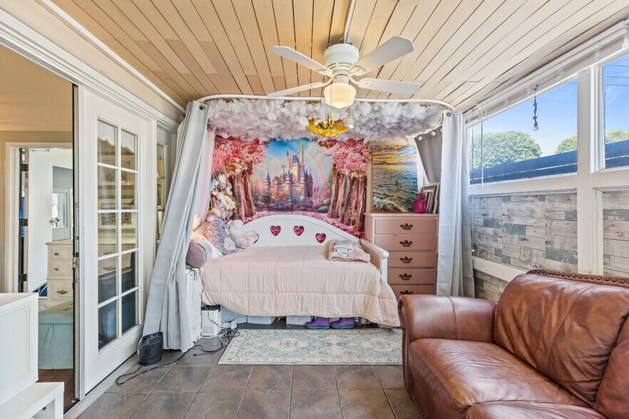 More Photos Of 906 E Commonwealth Ave, Fullerton Storefront For Sale