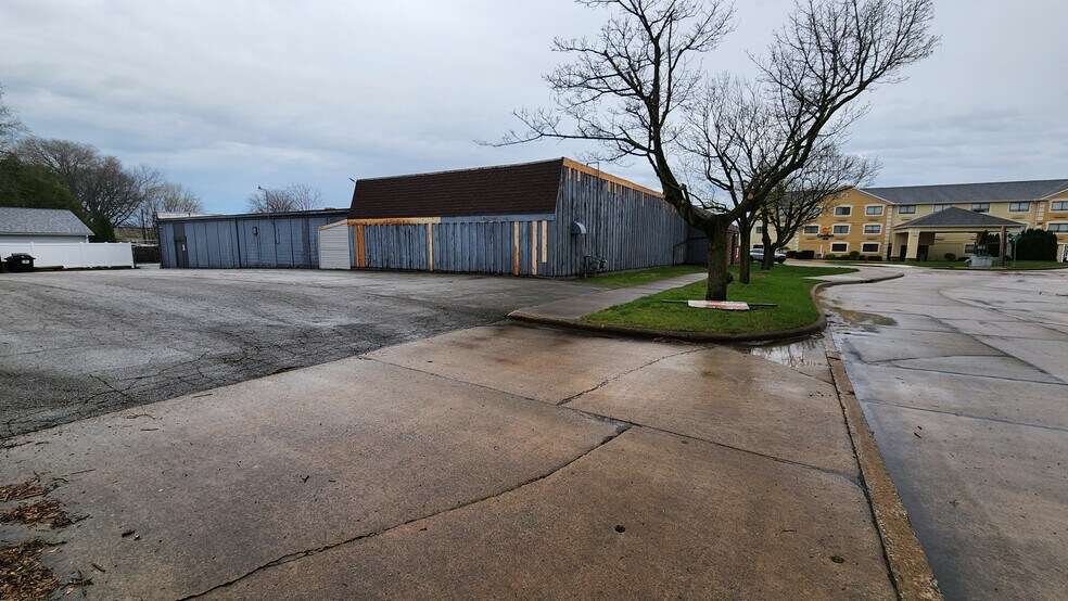 More Photos Of 125 Main St, Huron Bowling Alley For Sale