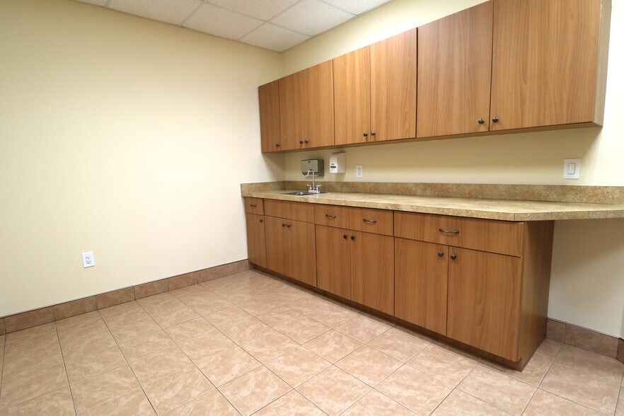 More Photos Of 1167 McBride Ave, Woodland Park Medical For Lease