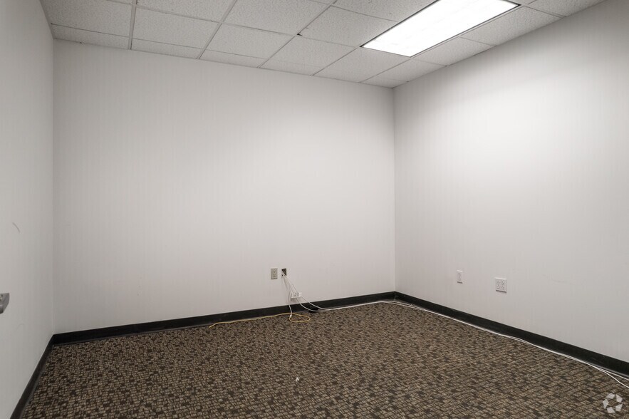 More Photos Of 2950 Express Dr S, Islandia Office For Lease