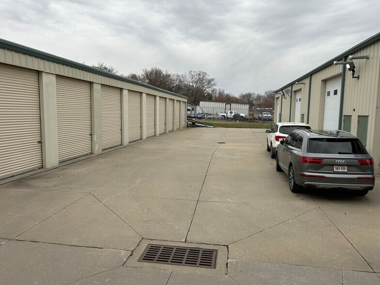 More Photos Of 8706 S 9th St, Bellevue Self Storage For Lease