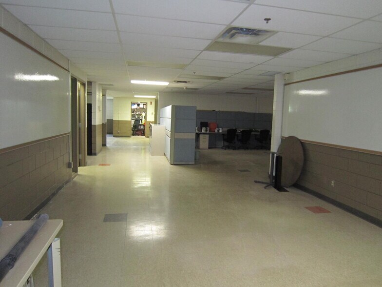 More Photos Of 1970 Merivale Rd, Ottawa Flex For Lease