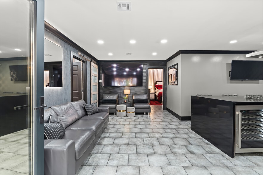 More Photos Of 2366 Main St, Ramona Office For Sale