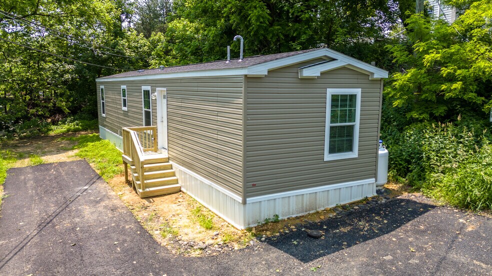 More Photos Of 465 Royal Manor Rd, Easton Manufactured Housing Mobile Home Park For Sale