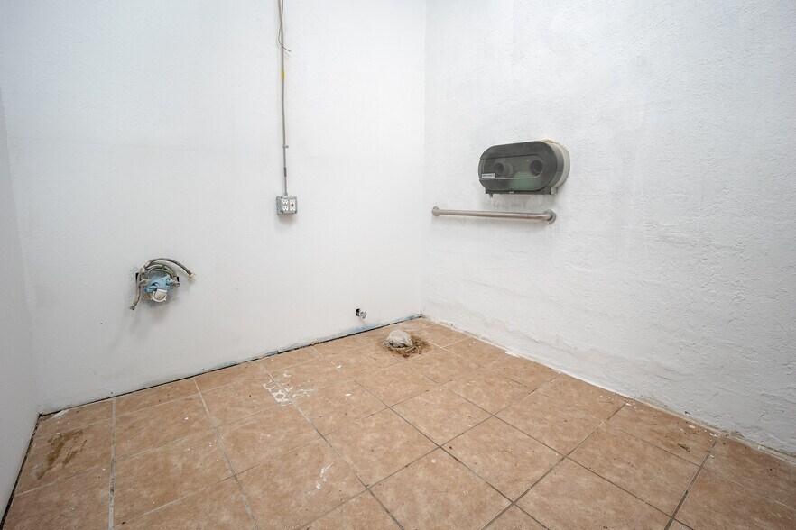 More Photos Of 6825 W Wilshire Blvd, Oklahoma City Theater Concert Hall For Sale