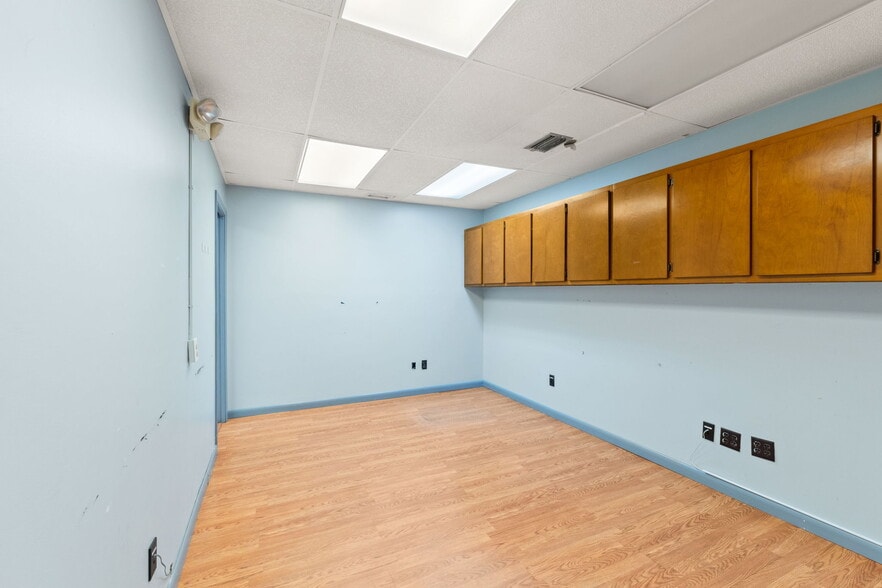 More Photos Of 215 W 6th St, Panama City Medical For Lease