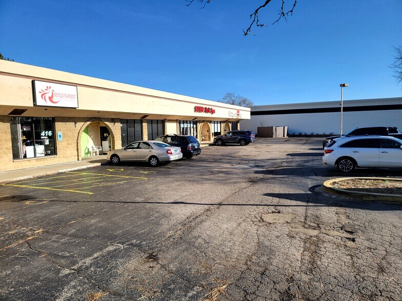 More Photos Of 410-416 W Higgins Rd, Schaumburg Storefront Retail Office For Lease