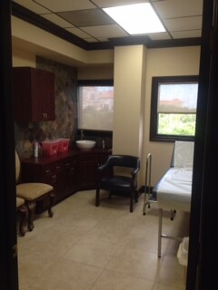 More Photos Of 925 NE 30th Ter, Homestead Medical For Lease