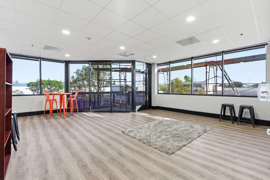 More Photos Of 9410 Topanga Canyon Blvd, Chatsworth Office For Lease