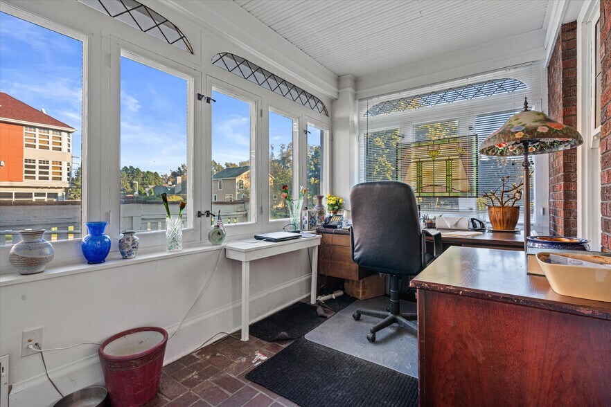 More Photos Of 2281 Swan Blvd, Milwaukee Office For Sale