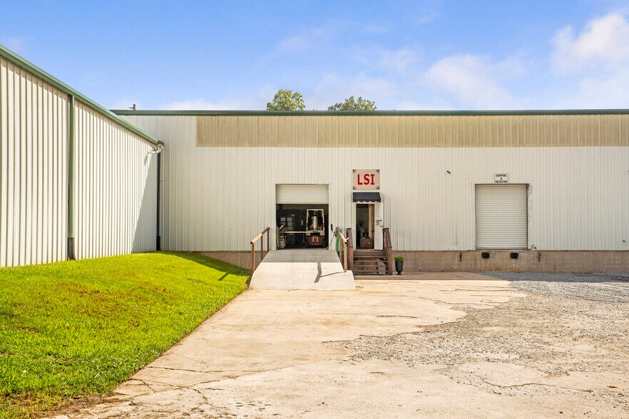 More Photos Of 3795 Evans Rd, Cumming Warehouse For Lease