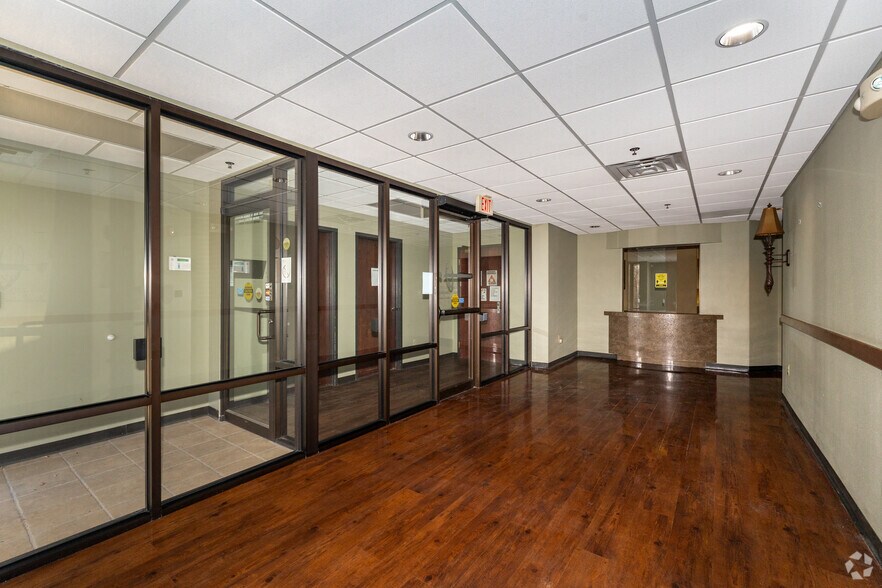 More Photos Of 7111 E 21st St, Wichita Medical For Sale