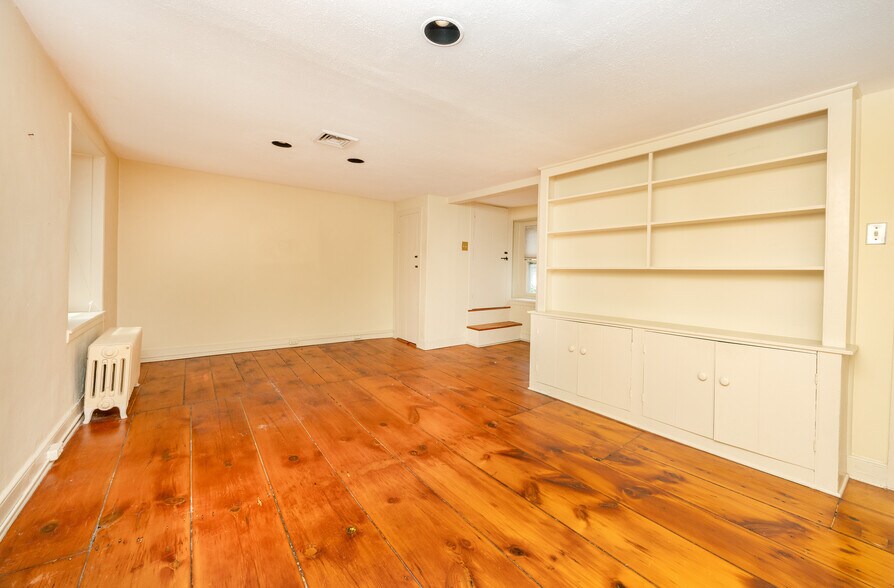 More Photos Of 69 E Oakland Ave, Doylestown Office For Sale