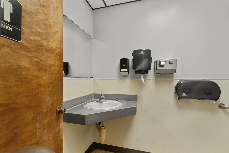 More Photos Of 2117 S 34th St, Kansas City Restaurant For Sale