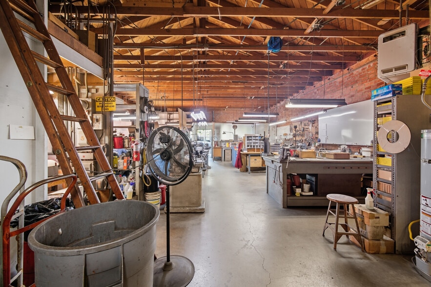More Photos Of 11856 Mississippi Ave, Los Angeles Warehouse For Sale