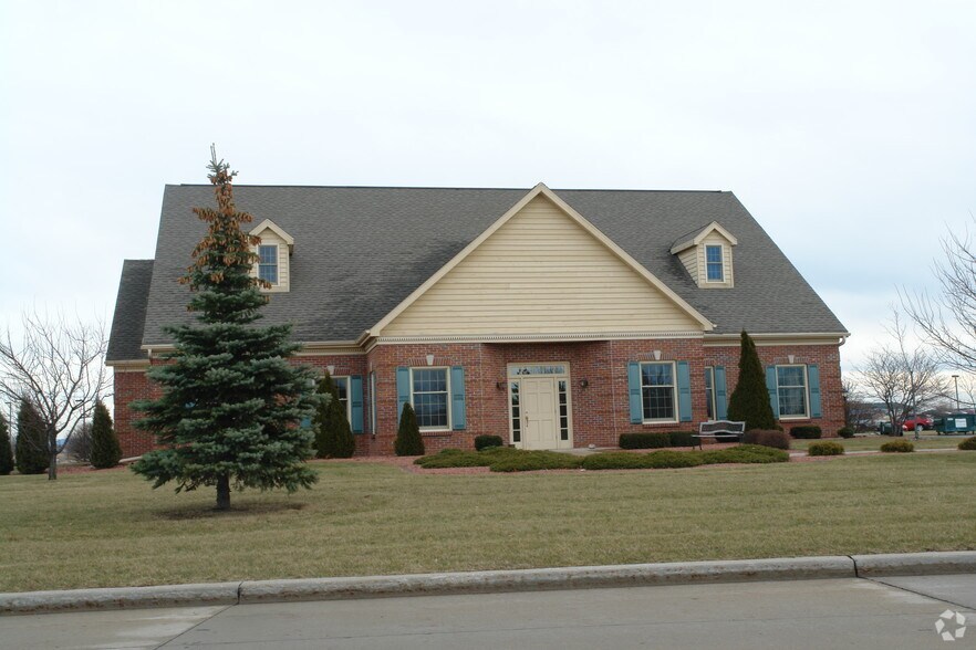 More Photos Of 2490 Enterprise Dr, Oshkosh Office For Sale