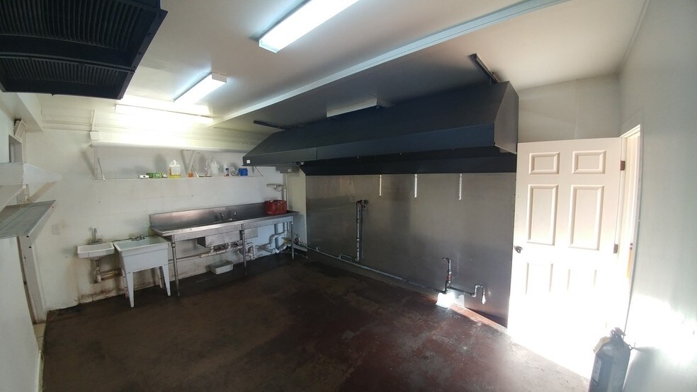 More Photos Of 5304-5316 Seminole Blvd, Seminole Freestanding For Lease