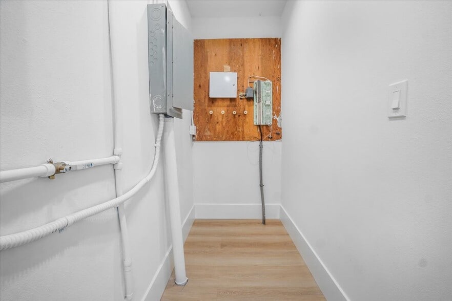 More Photos Of 1240 N Jefferson St, Anaheim Warehouse For Sale