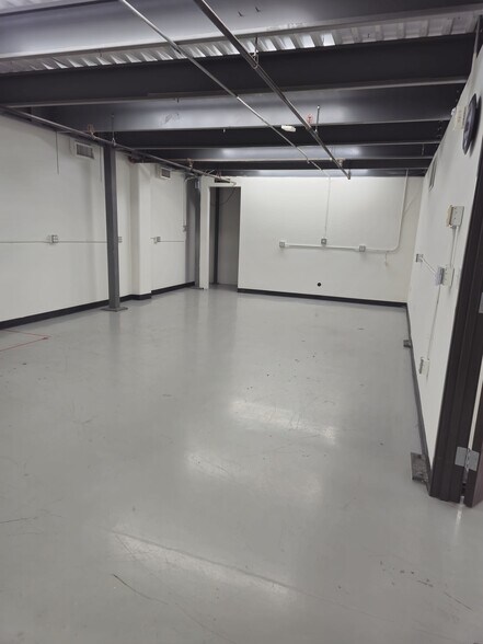 More Photos Of 20600 Plummer St, Chatsworth Manufacturing For Lease