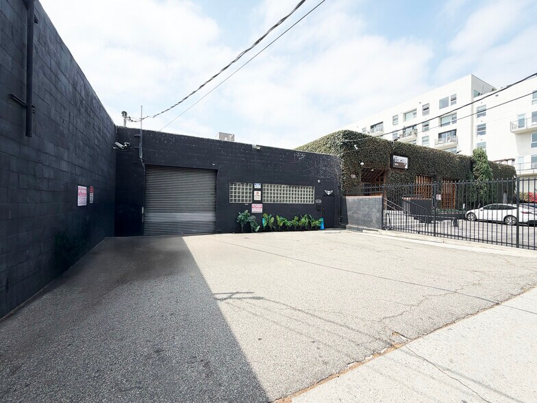 Primary Photo Of 6610 Lexington Ave, Los Angeles Warehouse For Lease
