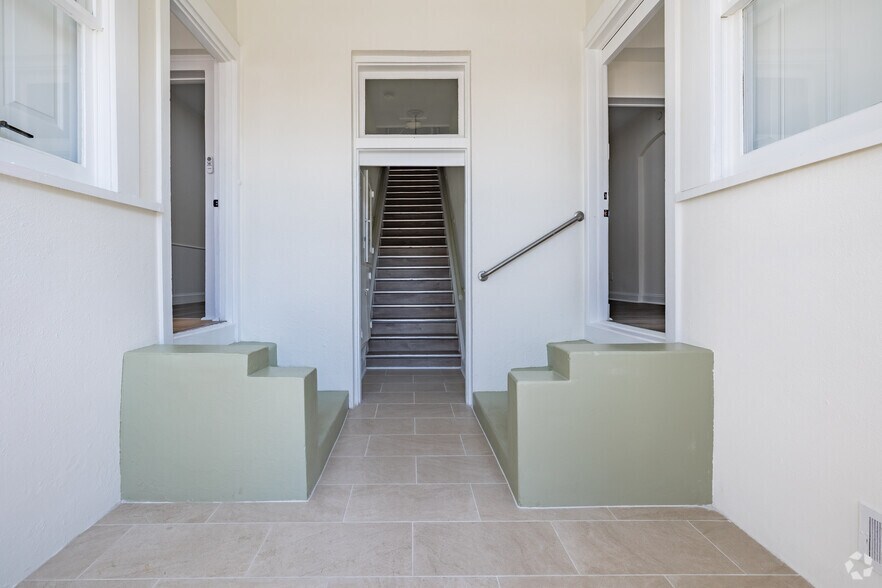 More Photos Of 218 N Pinellas Ave, Tarpon Springs Apartments For Sale