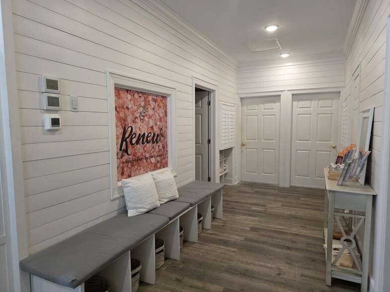 More Photos Of 23 Plantation Park Dr, Bluffton Office For Sale