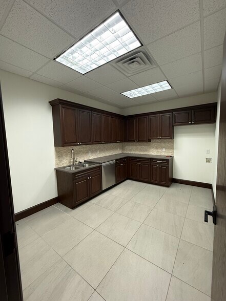 More Photos Of 5716 NW 135th St, Oklahoma City Medical For Sale