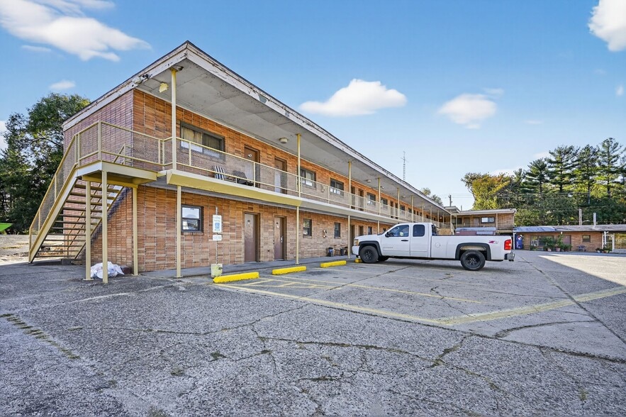 More Photos Of 16 S Country Club Rd, Decatur Hotel For Sale
