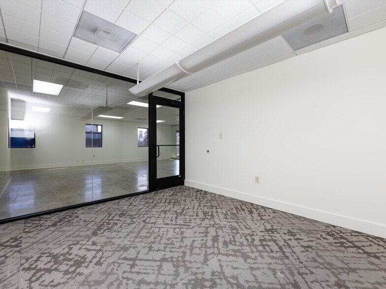 More Photos Of 1812 W Morehead St, Charlotte Office Residential For Lease