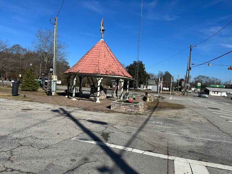 More Photos Of 13 Public Sq, Bowman Storefront For Sale